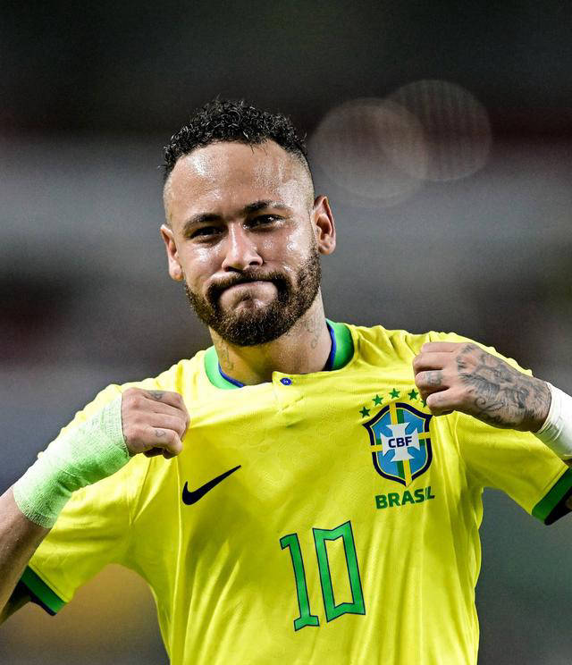 AYX爱游戏中国-内马尔巴萨射门图片